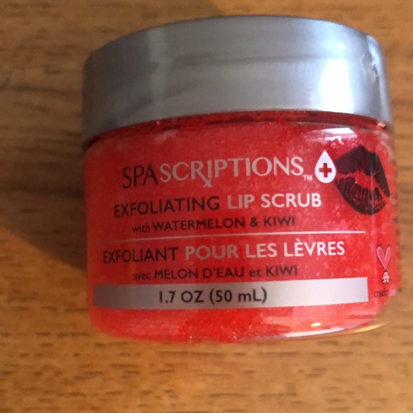 Watermelon & kiwi lip scrub cruelty free - Picture 2 of 3